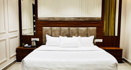 WHITE ARC Room Type - Suite Room Ac