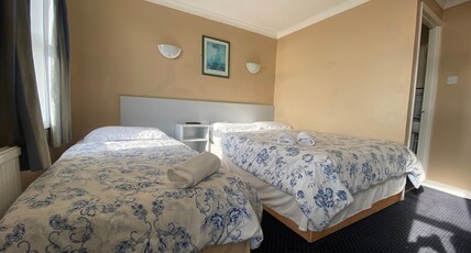OYO Gran Canaria Hotel Room Type - Standard Family of 3 Room
