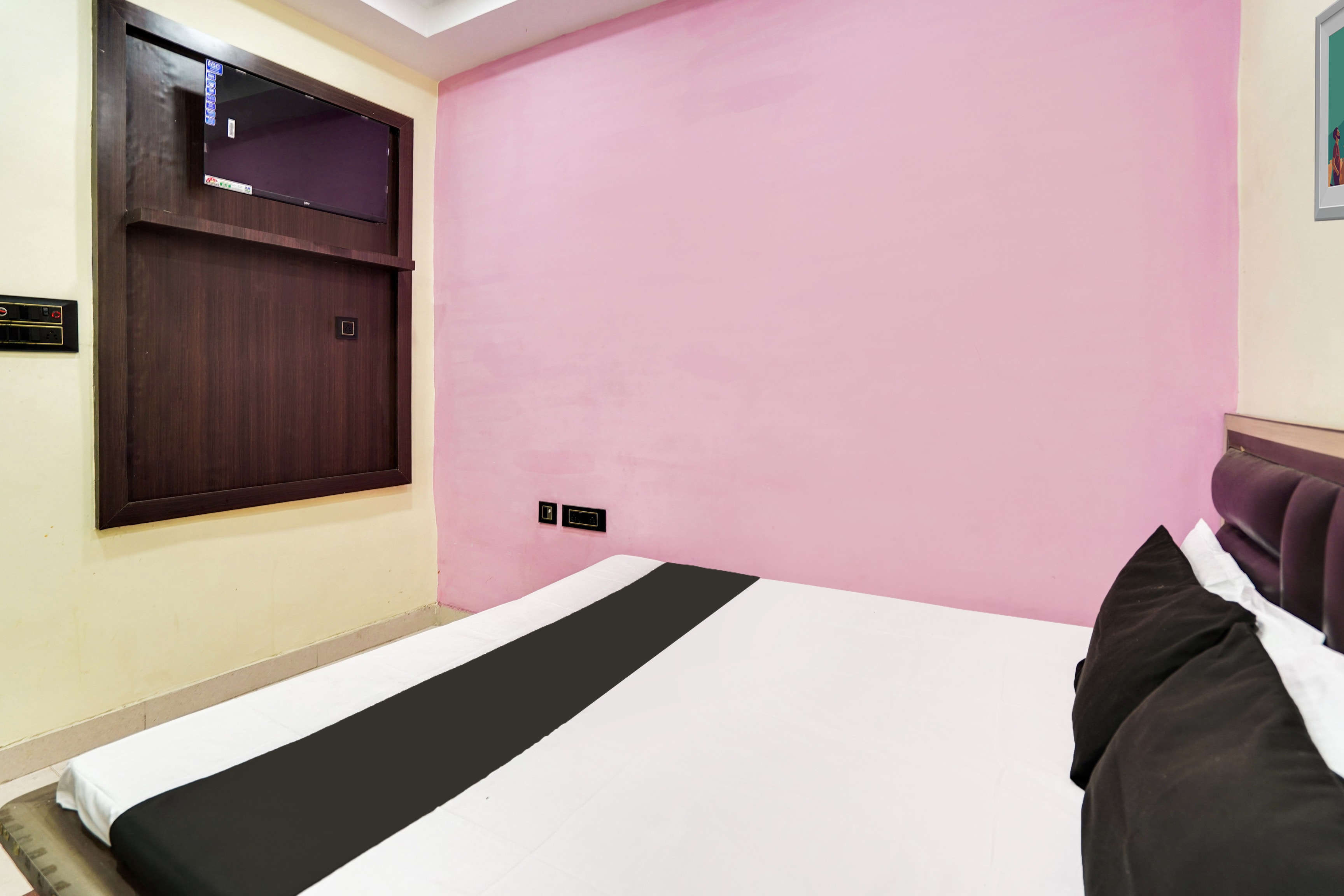 Hotel O New Shree Radhe Radhe Hotel - Tap to explore photos