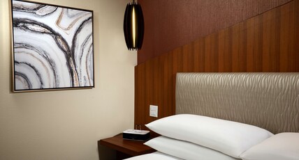 Hilton Denver Inverness Room Type - 1 KING BED