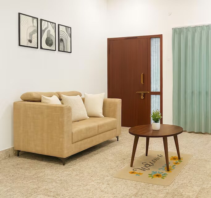 Tourist Friendly Nest Studio Room @BirlaMandir - Tap to explore photos