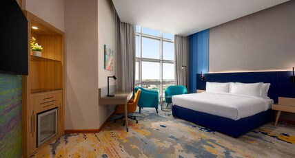 La Quinta by Wyndham Abu Dhabi Al Wahda Room Type - 1 Queen Bed, City View, Smoking La Quinta by Wyndham Abu Dhabi Al Wahda Room Type - 1 Queen Bed, City View, Smoking