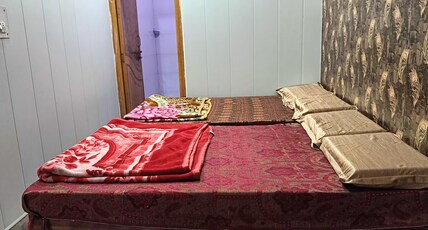 Radhey Shyam paying guest house Room Type - Room no 03