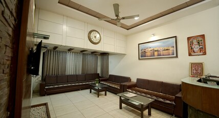 Hotel Uddhav Palace Room Type - AC Super Deluxe Room