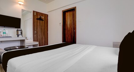 Collection O Rajkot Central Bus Terminal Formerly Hotel Metro Room Type - Classic with Twin Bed