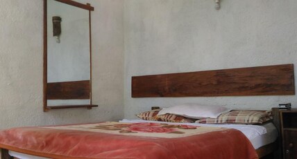 Jungle Jive Tree House | Rooms in a Homestay Room Type - Family room with mountain view