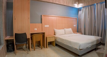 Earth Hotel Room Type - King Bed Room with Lake View