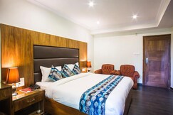 Hotel Shiwalik Regency - The Mall Road