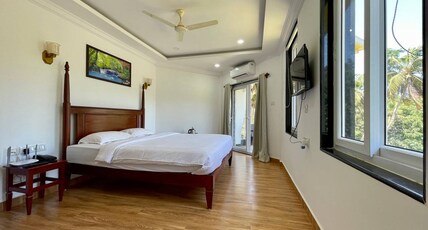 PALM PARADISE RESORT Room Type - Deluxe Room with AC, Balcony and Windows. Preferential View