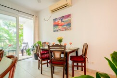 Lush vibes 2BHK Infinity Pool Apt Siolim North Goa