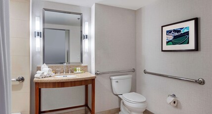 Hilton San Diego Bayfront Room Type - 2 QUEEN ACCESS BATHTUB