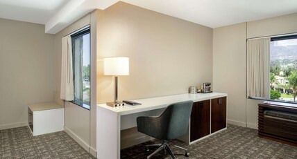 DoubleTree by Hilton Monrovia - Pasadena Area Room Type - 2 QUEEN BEDS LARGE ROOM