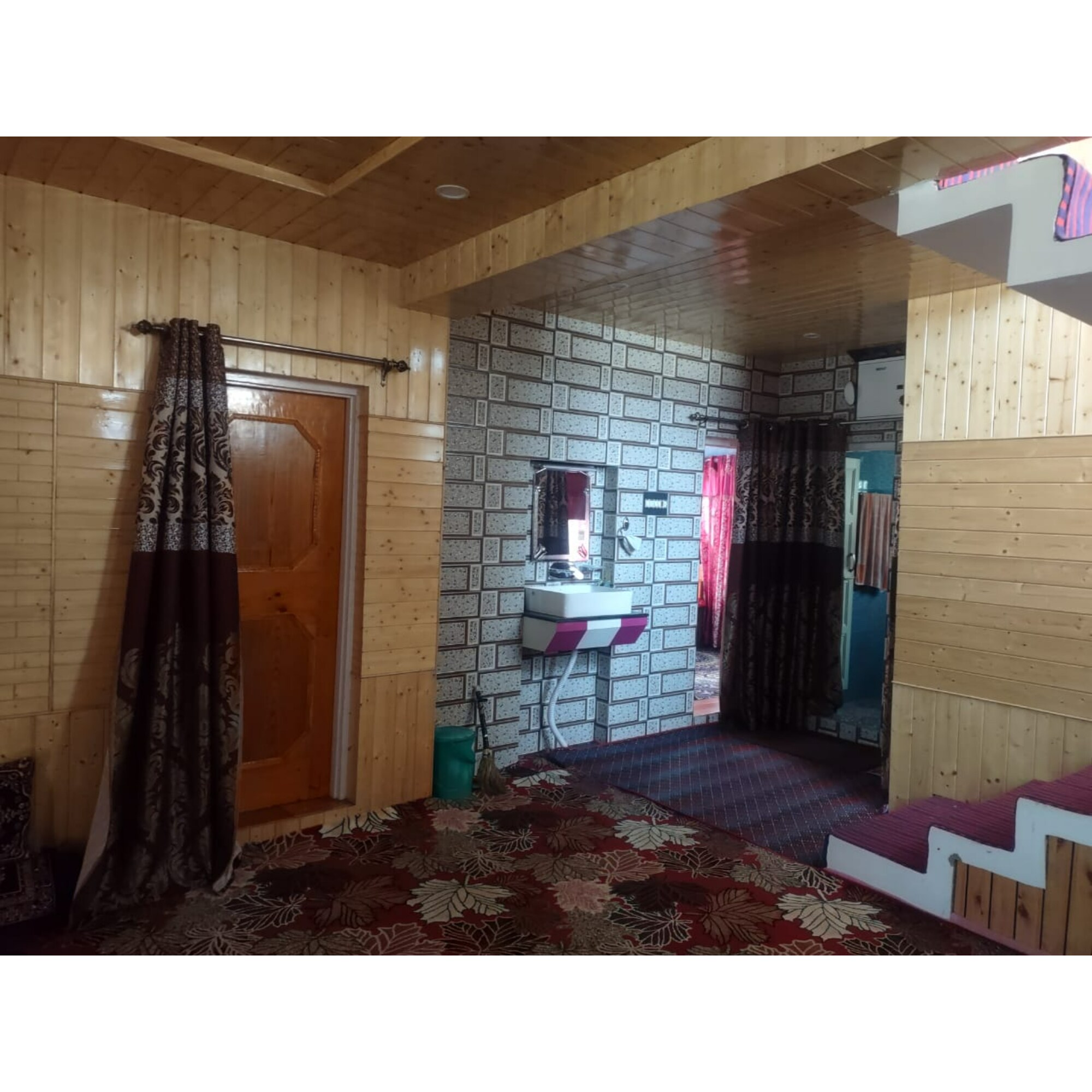 Aynoor Homestay - Tap to explore photos