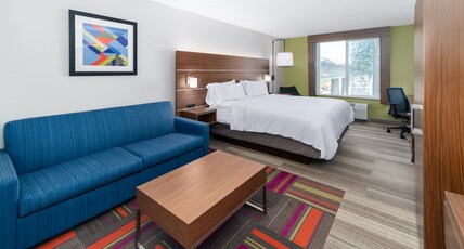 Holiday Inn Express Hotel & Suites Dinuba West Room Type - 1 King Suite Communication Mobility Accessible Tub