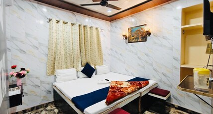 Varanasi Dream Guest House Room Type - TRIPLE BED DELUXE ROOM NON AC