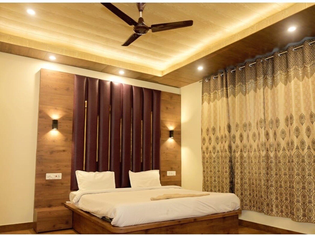 Hotel Saima - Tap to explore photos