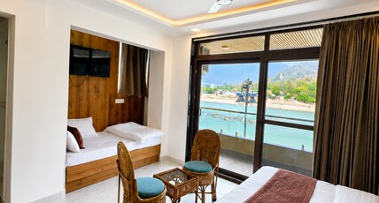 HOTEL MAAYAA INN Room Type - Premium Triple occupancy room with balcony