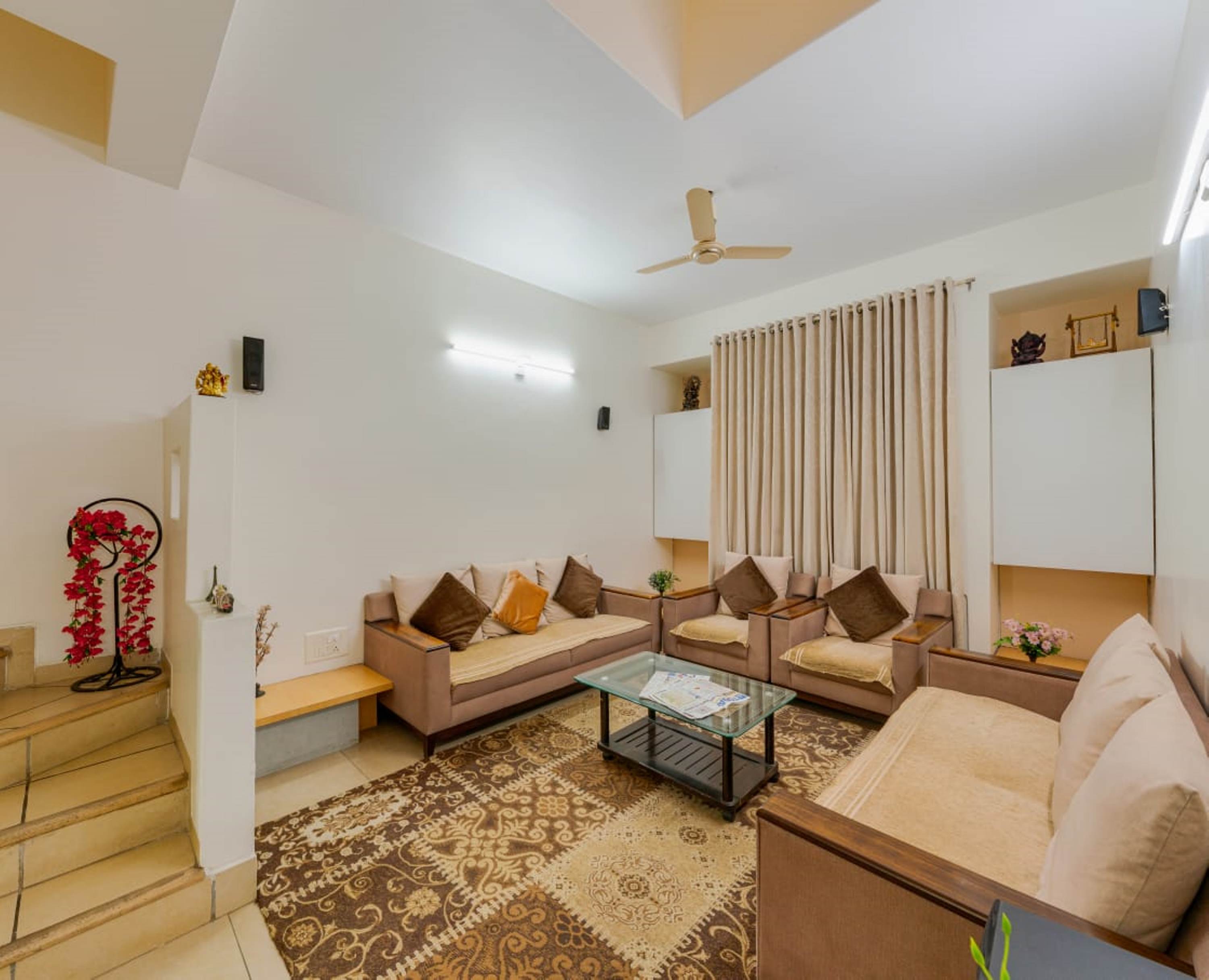 Giriraj Homestay - Tap to explore photos