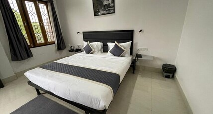 Holidayy Inn Room Type - Room with Common (Outside) Washroom