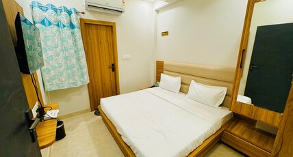 HOTEL NAJAF PALACE Room Type - Ac Deluxe Double Bed Room