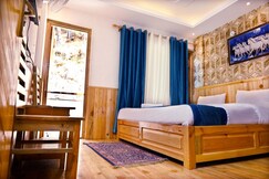 Royal Guesthouse | Hill & Jungle Views