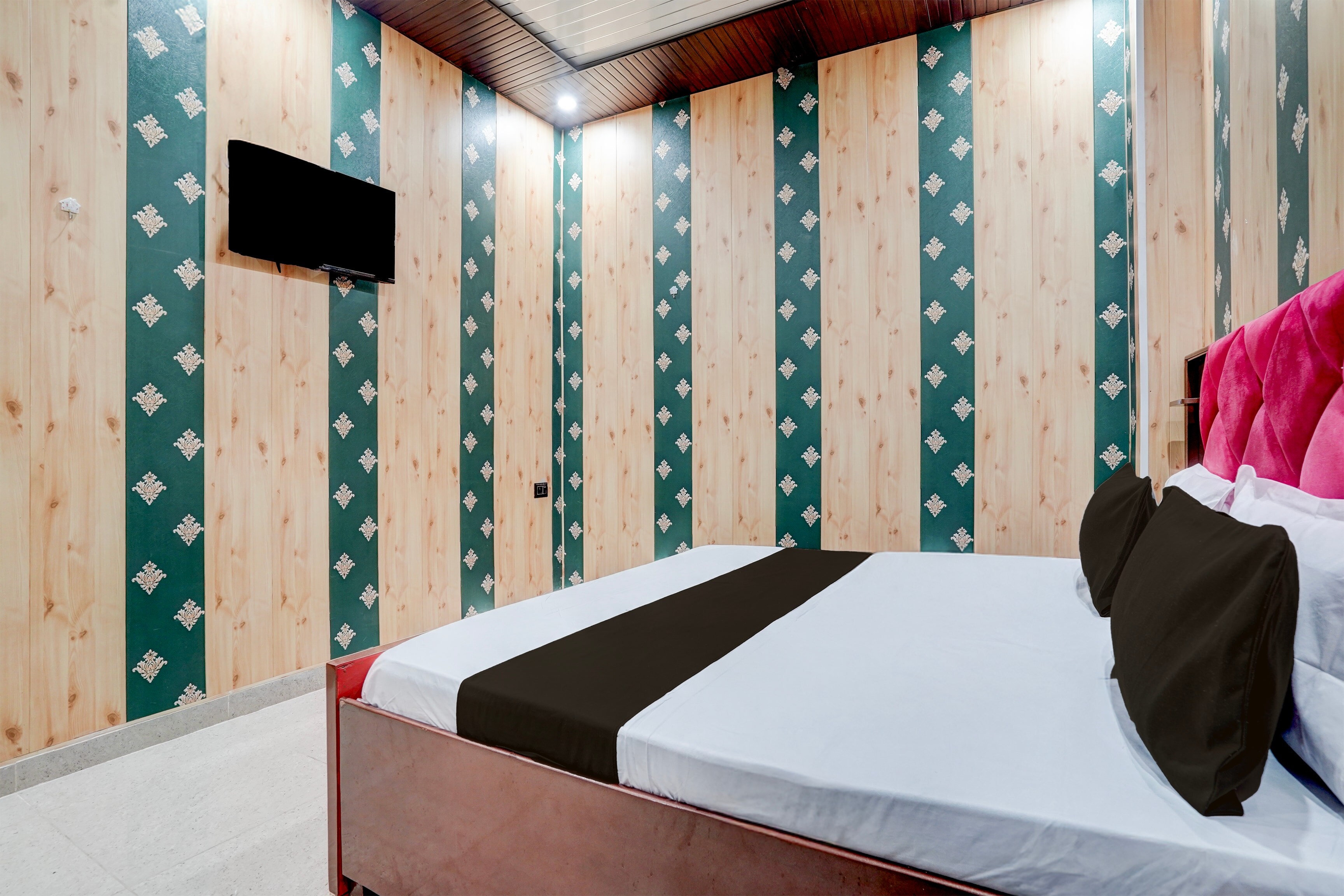 SPOT ON by OYO Hotel Pal Do Pal - Tap to explore photos