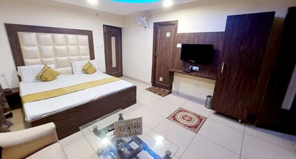 HOTEL BOMBAY PALACE Room Type - Super Deluxe Room (Valley Facing)