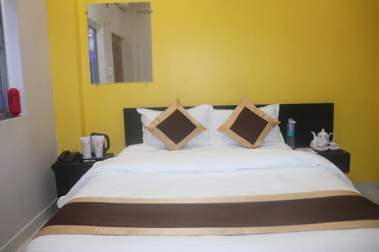 Hotel Infinity - Tap to explore photos