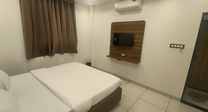 Hotel Classic Room Type - Deluxe Room With King Bed