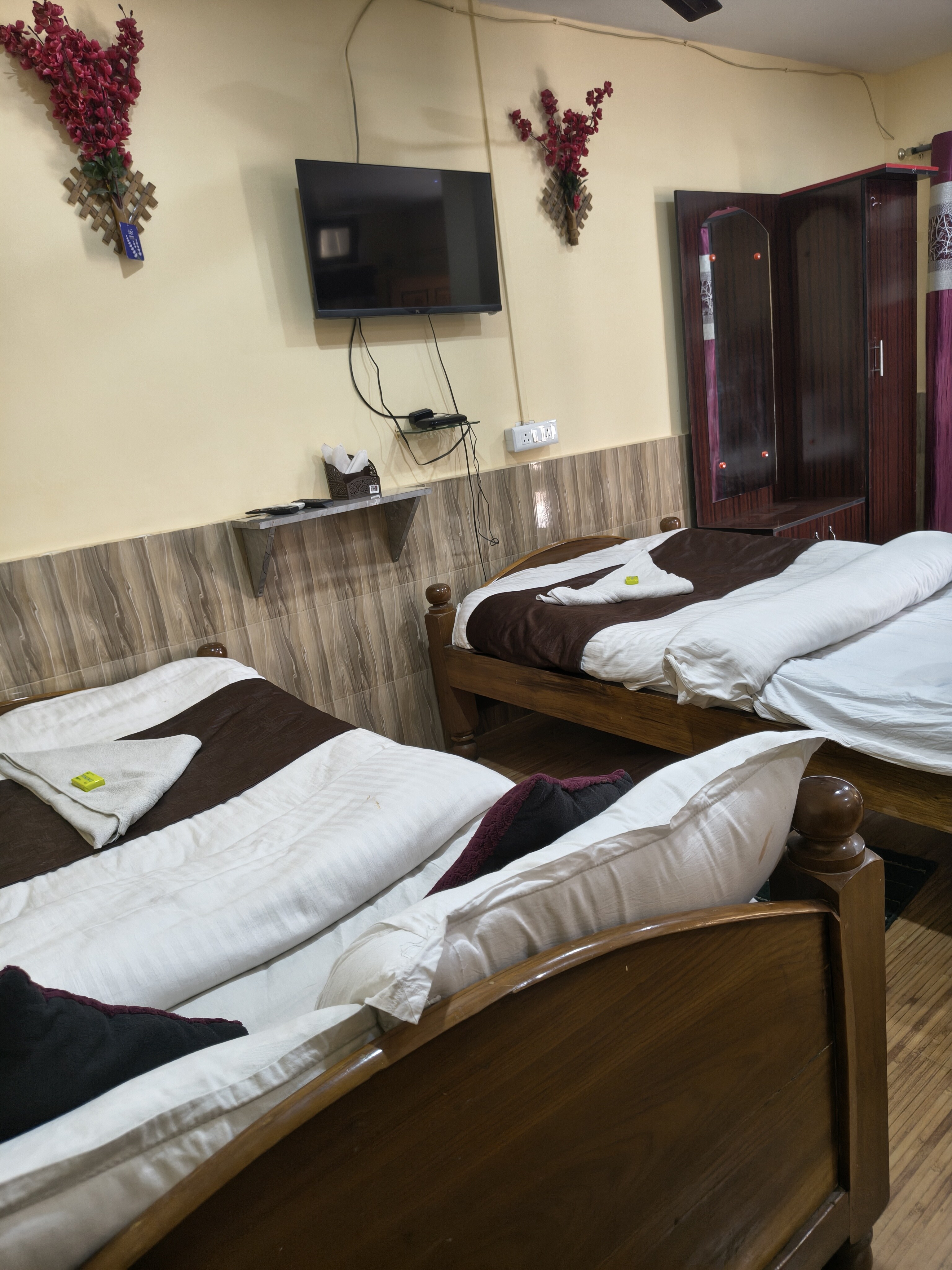 Hotel gayatri - Tap to explore photos