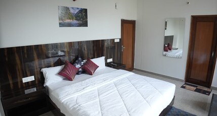 The Magpie Kasauli Room Type - Room with balcony and valley view
