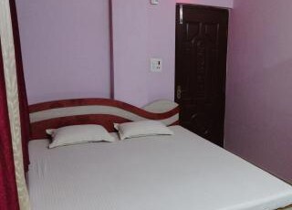 Royal Guest House Room Type - Deluxe AC room