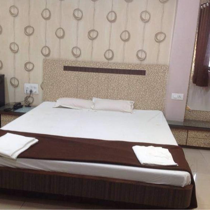 Hotel Shiv Sai Palace Lodging - Tap to explore photos