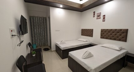 Ridge View Homestay Room Type - Room with Twin Bed (Air Conditioned)
