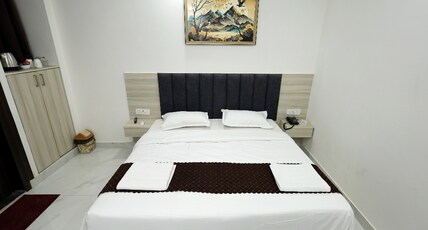 Hotel Finch Grand by Revaantra SS Hospitality Room Type - Finch Deluxe Room