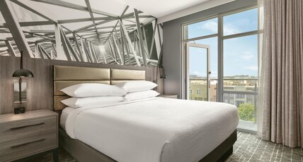 Embassy Suites by Hilton Atlanta Midtown Room Type - 1KG STE LARGE BALCONY NS