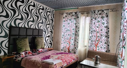 Hotel Kashmir Palace, Pahalgam Room Type - Deluxe Room Hotel Kashmir Palace, Pahalgam Room Type - Deluxe Room