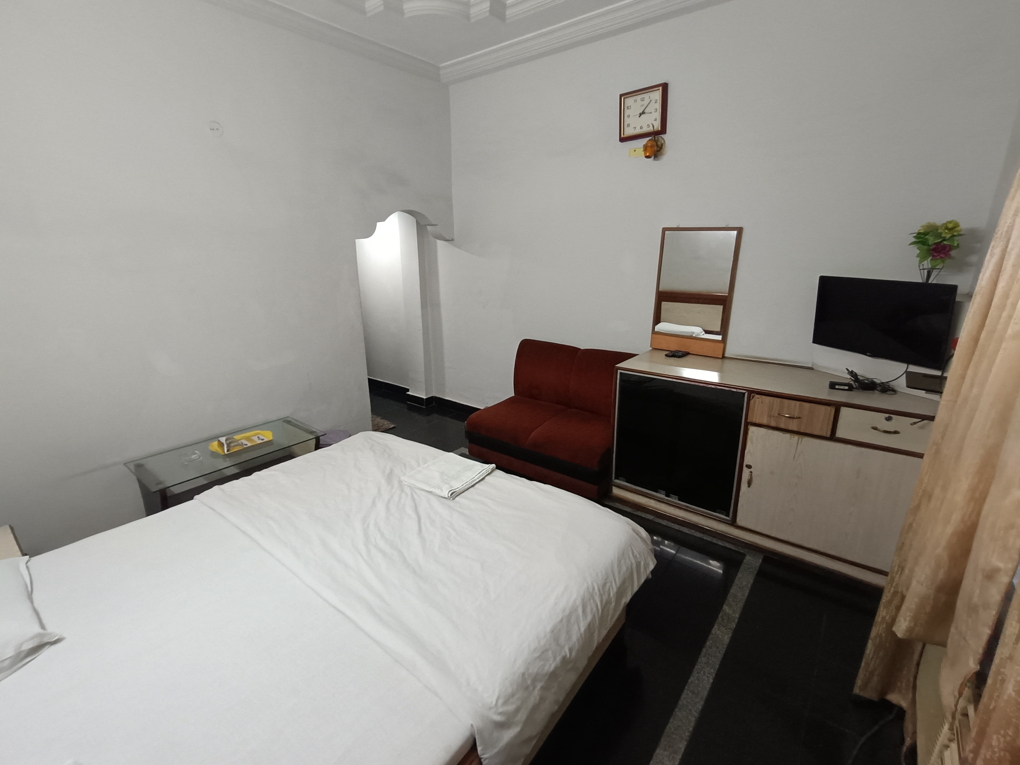 NEW HOTEL JANKI - Tap to explore photos