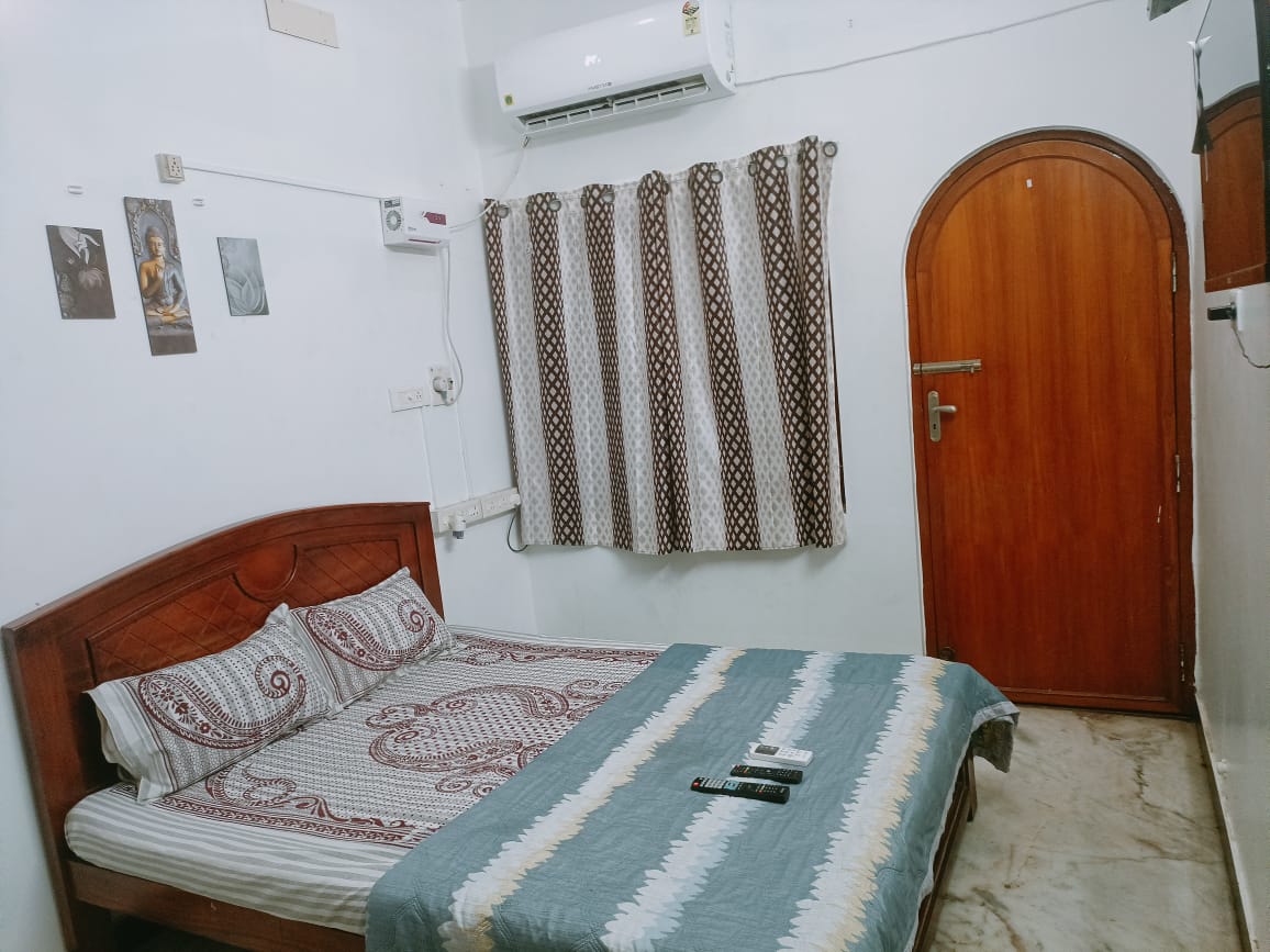 Cozy Home Stay - Tap to explore photos