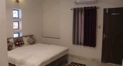 Hotel Keshav Residency Room Type - Deluxe AC Room