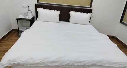 hotel satkar international Room Type - Super Deluxe AC