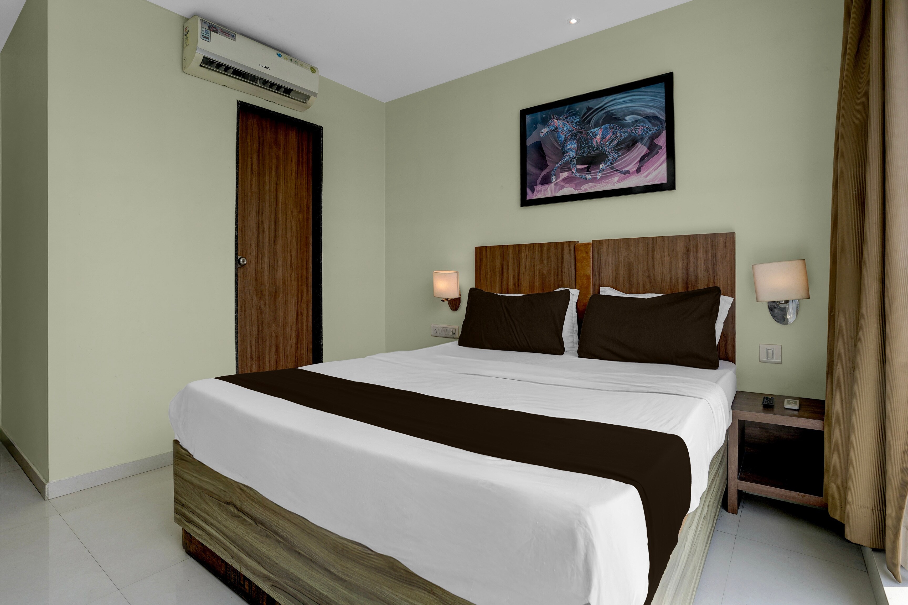 Townhouse MIDC Andheri Formerly Royal International - Tap to explore photos