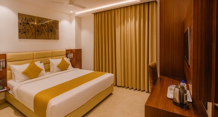 HOTEL TEN SQUARE (5 Minutes from The Taj Mahal) Room Type - Deluxe Room