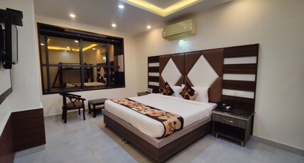 Mandi Heights - A Hotel with Restaurant & Bar Room Type - Premium Room
