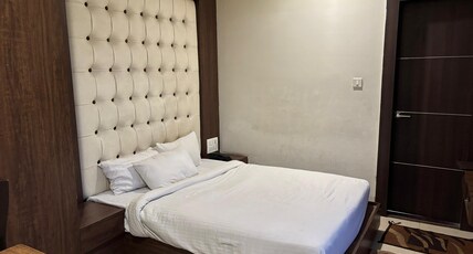 Hotel Silver Dollar Room Type - Deluxe Room