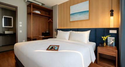 Splendid Premium Hotel Room Type - Deluxe Double or Twin with Window