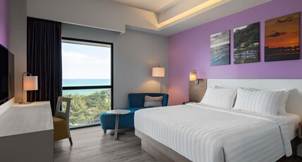Mercure Padang Room Type - Deluxe Room, 1 King Bed, Ocean View