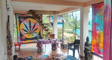 Homies Stay And Cafe Room Type - Bedroom 3