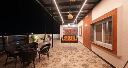 Runway Retreat Rooftop Swing Airport View Room Type - Runway Retreat Rooftop Swing Airport View