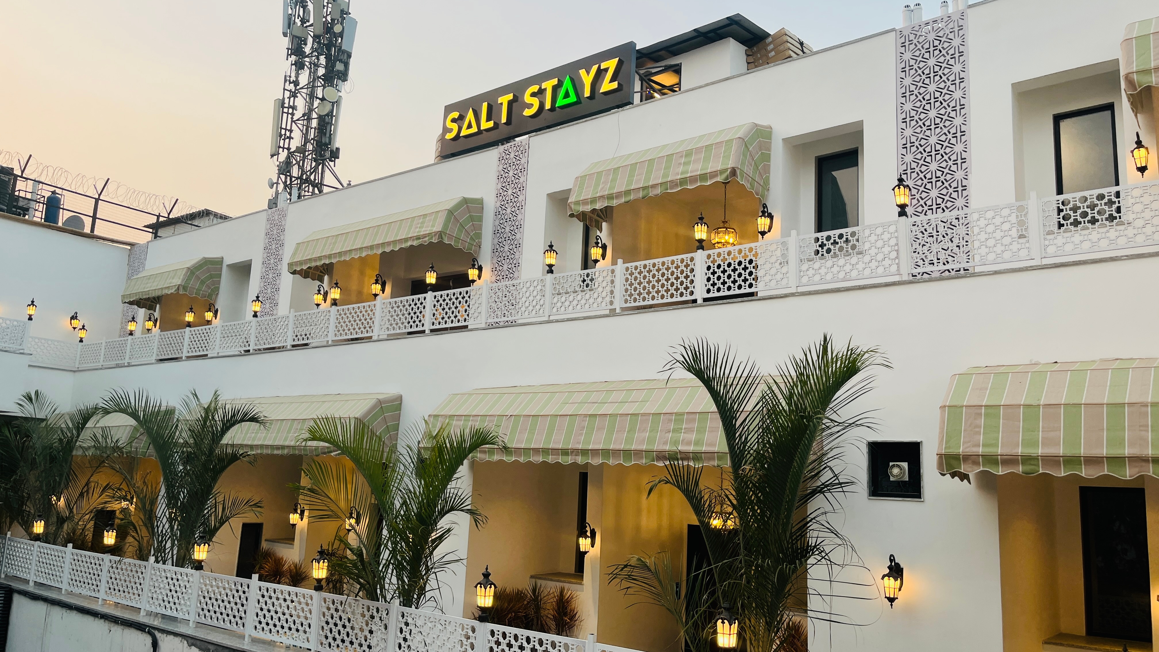 Saltstayz Autograph Connaught Place - Tap to explore photos